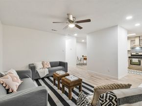 105 E Wavy Oak Circle, The Woodlands TX 77381