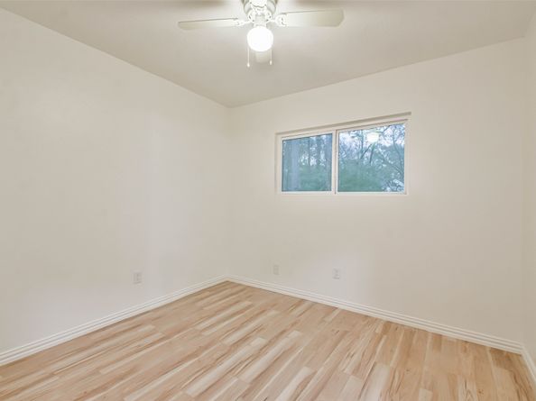 105 E Wavy Oak Circle, The Woodlands TX 77381