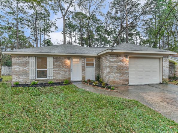 105 E Wavy Oak Circle, The Woodlands TX 77381