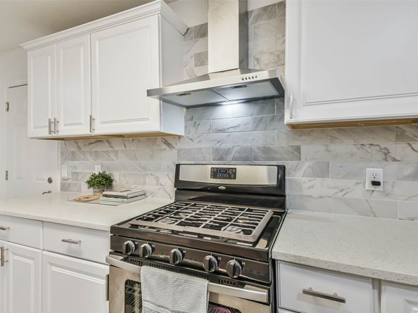 105 E Wavy Oak Circle, The Woodlands TX 77381
