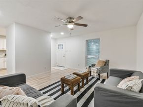 105 E Wavy Oak Circle, The Woodlands TX 77381