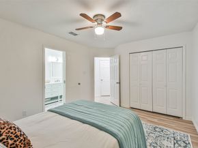 105 E Wavy Oak Circle, The Woodlands TX 77381