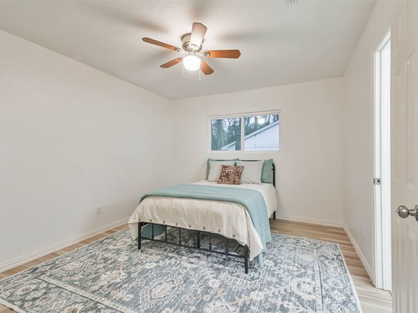105 E Wavy Oak Circle, The Woodlands TX 77381
