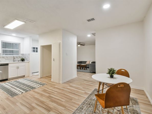 105 E Wavy Oak Circle, The Woodlands TX 77381