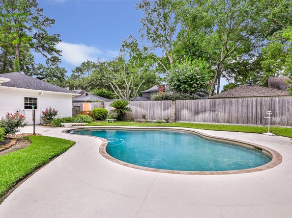 2807 Crystal Falls Dr, Kingwood TX 77345