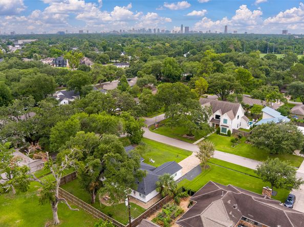 8932 Padfield Street, Houston TX 77055