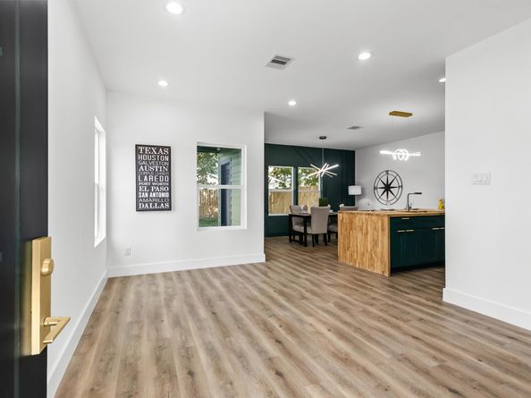 7701 Sayers Street, Houston TX 77016