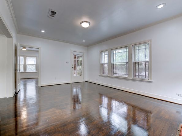 2415 Elmen Street, Houston TX 77019