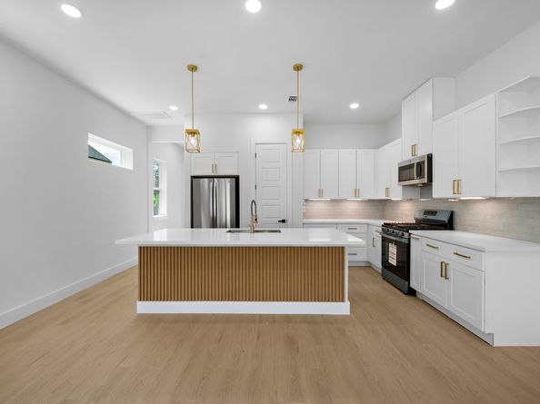 1305 Amundsen St N, Houston TX 77009