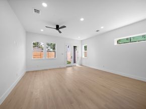 1305 Amundsen St N, Houston TX 77009