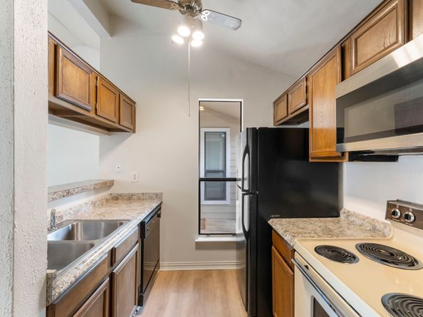 3500 Tangle Brush Drive 139, The Woodlands TX 77381