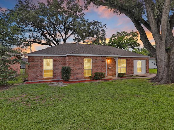 815 Frazer Lane, Houston TX 77038