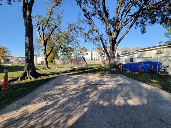 2320 E Blalock Road Road, Houston TX 77080