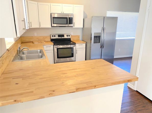 2414 Woven Wood Lane, Richmond TX 77406
