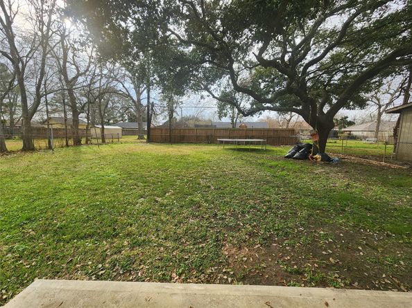 510 Edgebrook Drive, Houston TX 77034