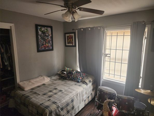 510 Edgebrook Drive, Houston TX 77034