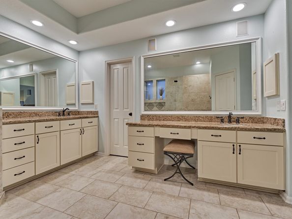 10 Longsford Circle, The Woodlands TX 77382