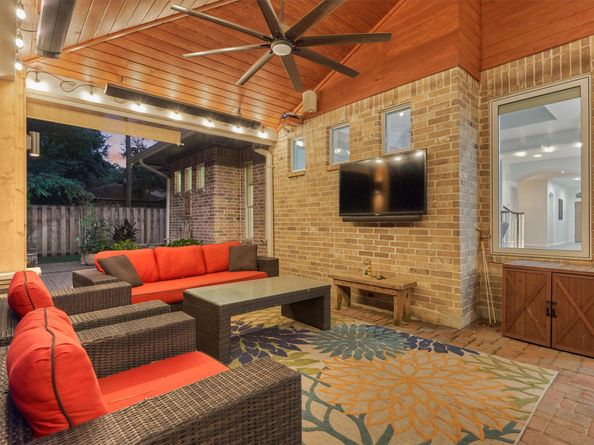 10 Longsford Circle, The Woodlands TX 77382