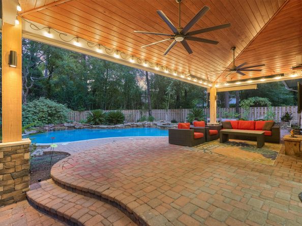 10 Longsford Circle, The Woodlands TX 77382