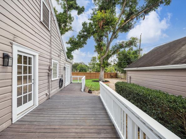 1120 Dunbar Street, Houston TX 77009