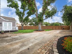 1120 Dunbar Street, Houston TX 77009