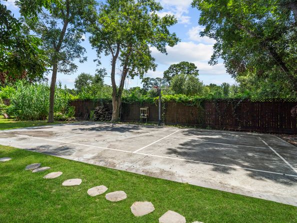 8818 Brae Acres Road, Houston TX 77074
