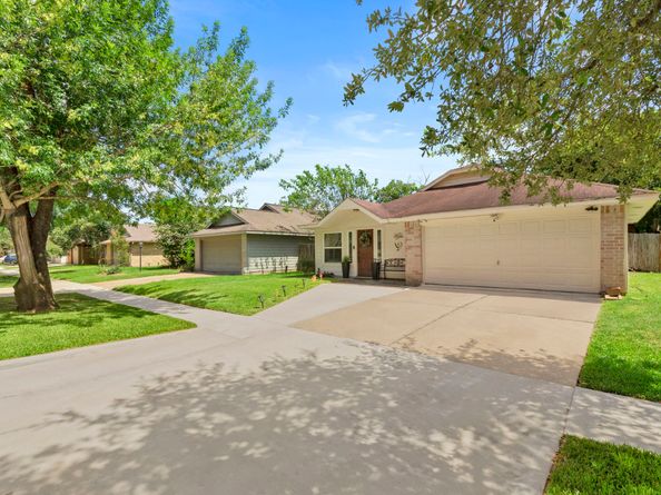 14006 Blue Falls Dr, Sugar Land TX 77498