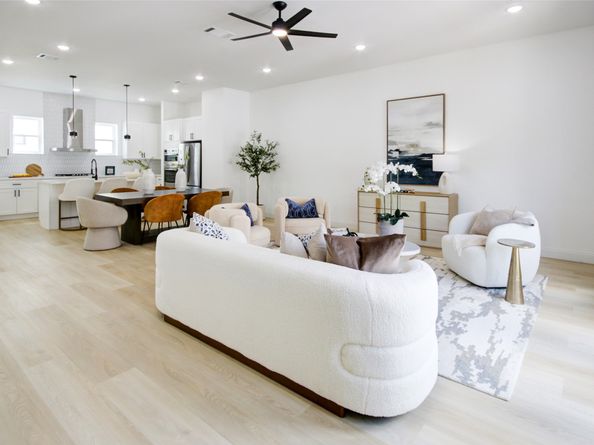 1214 W 24th Street D, Houston TX 77008