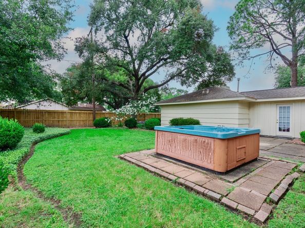 7043 Carvel Lane, Houston TX 77074