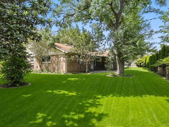 15222 E Hutchinson Circle, Houston TX 77071