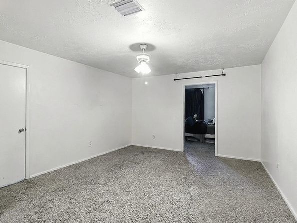 15222 E Hutchinson Circle, Houston TX 77071