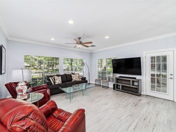 2815 Kings Crossing Drive