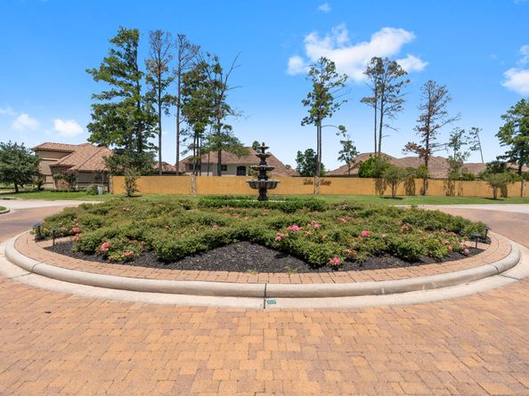 34 W Shadow Creek Villas Loop, Spring TX 77389
