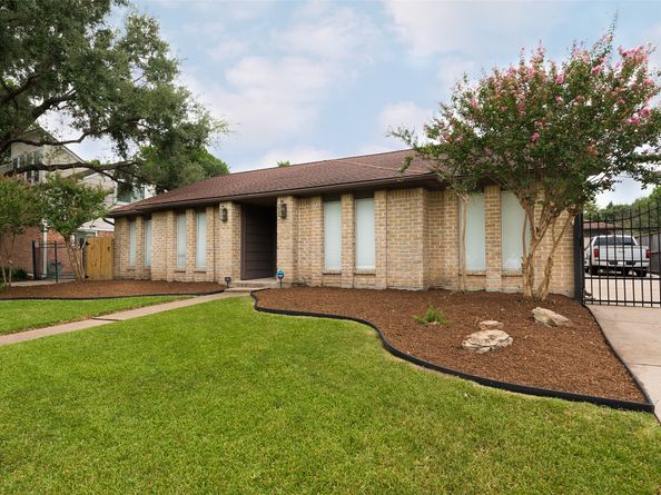 11415 Briar Rose Drive, Houston TX 77077