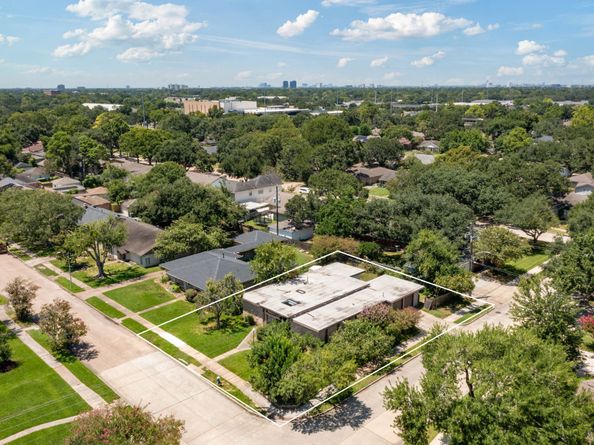 5502 Dumfries Drive, Houston TX 77096