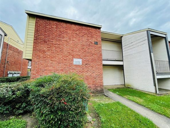 13480 S Thorntree Drive 1004, Houston TX 77015
