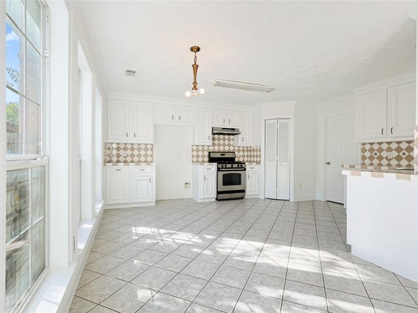 8502 DETROIT Street C, Houston TX 77017