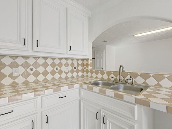 8502 DETROIT Street C, Houston TX 77017