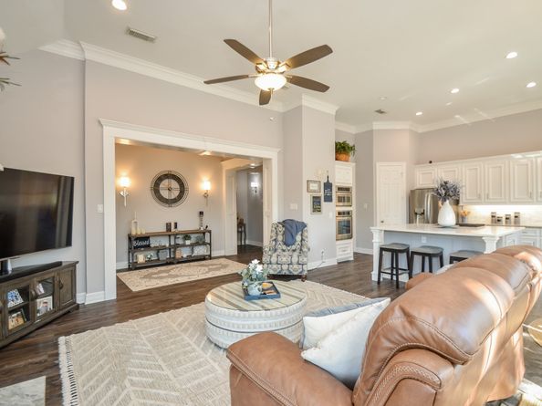7 Champion Villa Drive, Houston TX 77069