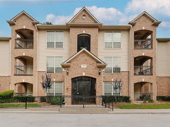 6607 Lake Woodlands Drive