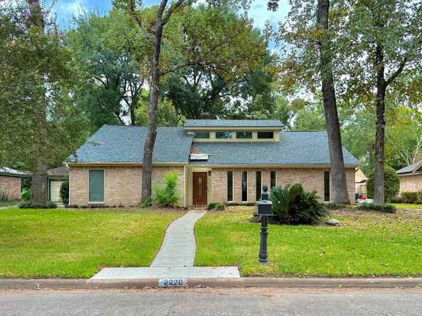 2226 Rolling Meadows Drive, Houston TX 77339