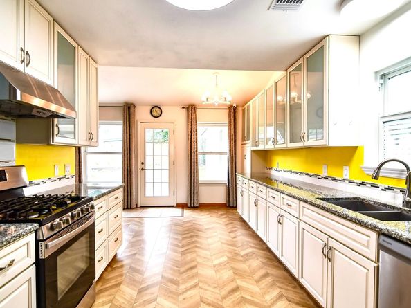 2106 Silver Falls Drive, Houston TX 77339