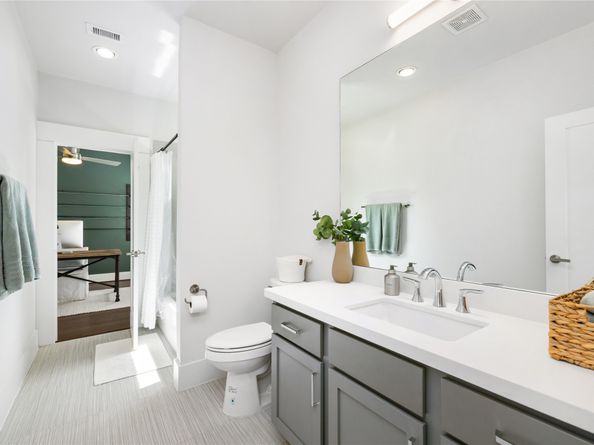808 Woodcrest Drive A, Houston TX 77018