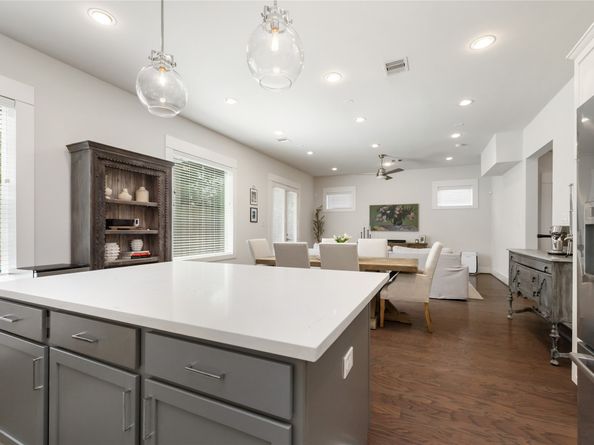 808 Woodcrest Drive A, Houston TX 77018