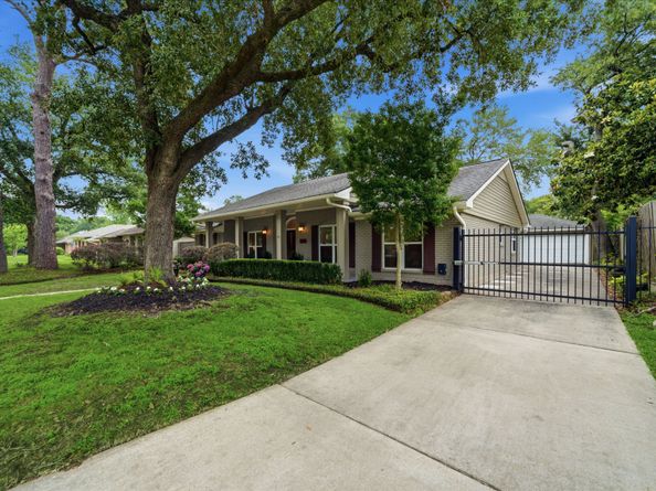 5535 Queensloch Drive Drive, Houston TX 77096