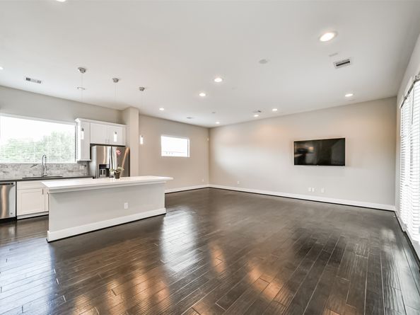 10806 Warwana Road G, Houston TX 77043