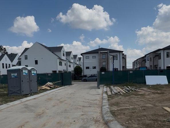 1413 Caywood Lane A, Houston TX 77055