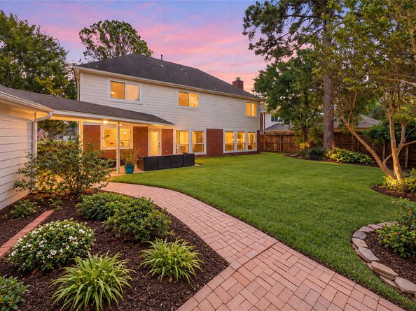 7407 Knoll Cliff Court, Houston TX 77095