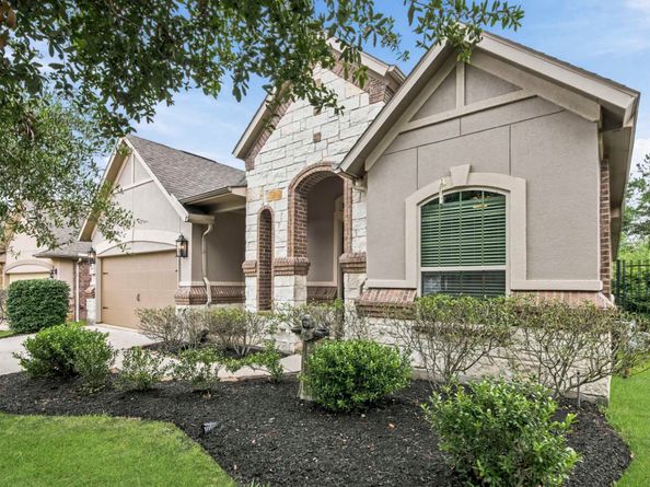 11 Whispering Thicket Place, The Woodlands TX 77375
