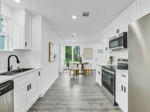 110 Harris Court, Houston TX 77009